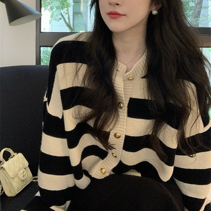 Women's Fashionable Loose Contrast Color Striped Round Neck Cardigan sweater