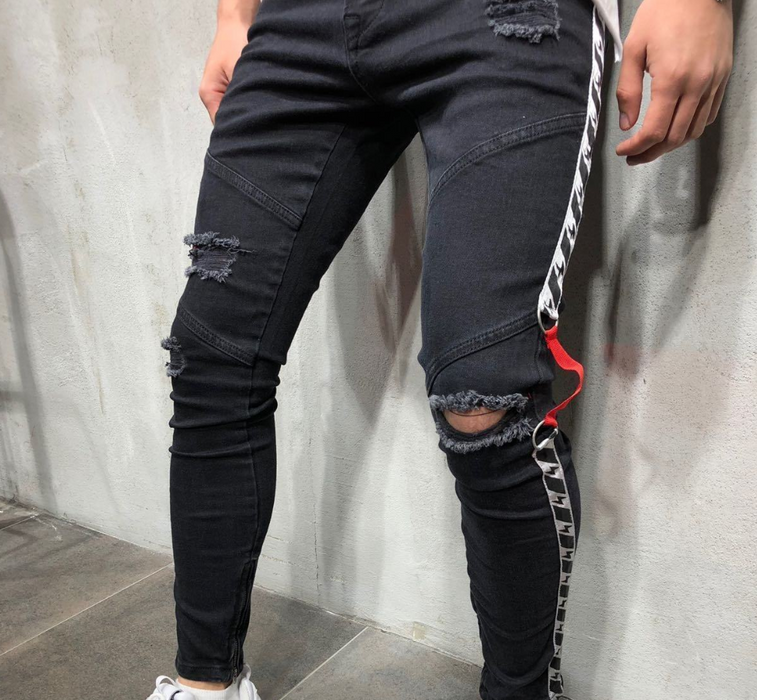 Shredded feet jeans